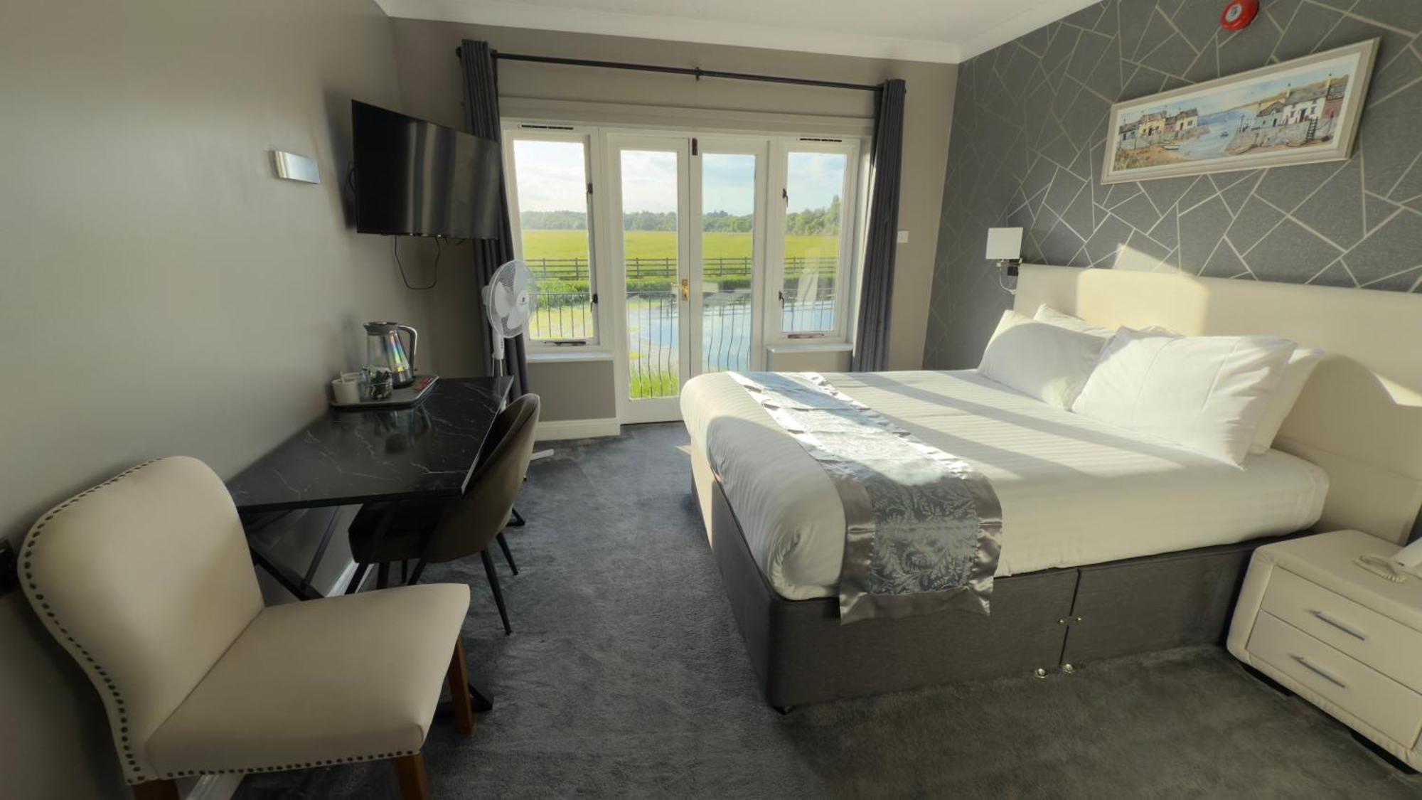 Dolphin Hotel Cambridge St Ives  Eksteriør billede
